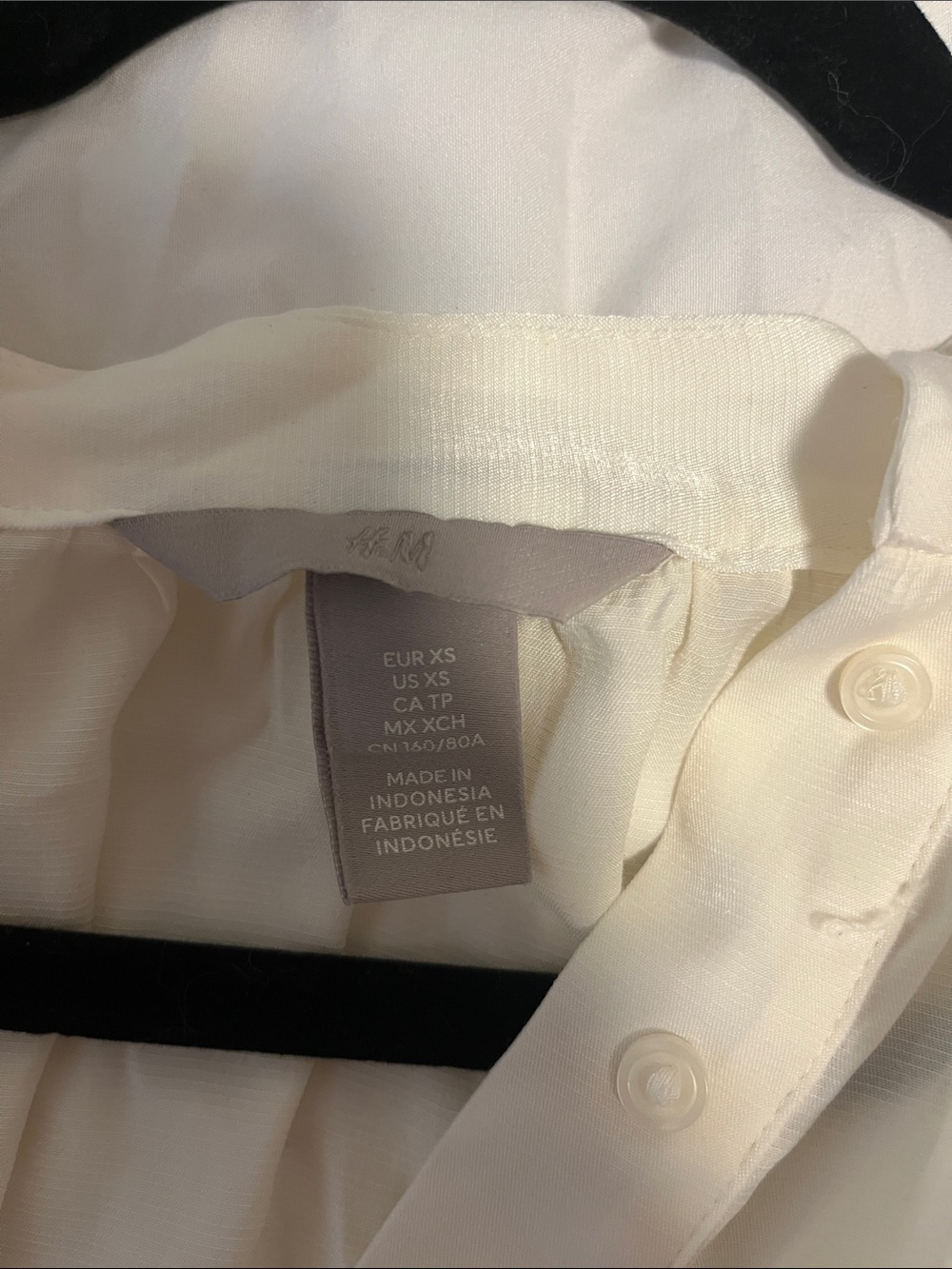 H&M Cream Button-Front Split-Neck Blouse - Picture 3 of 3